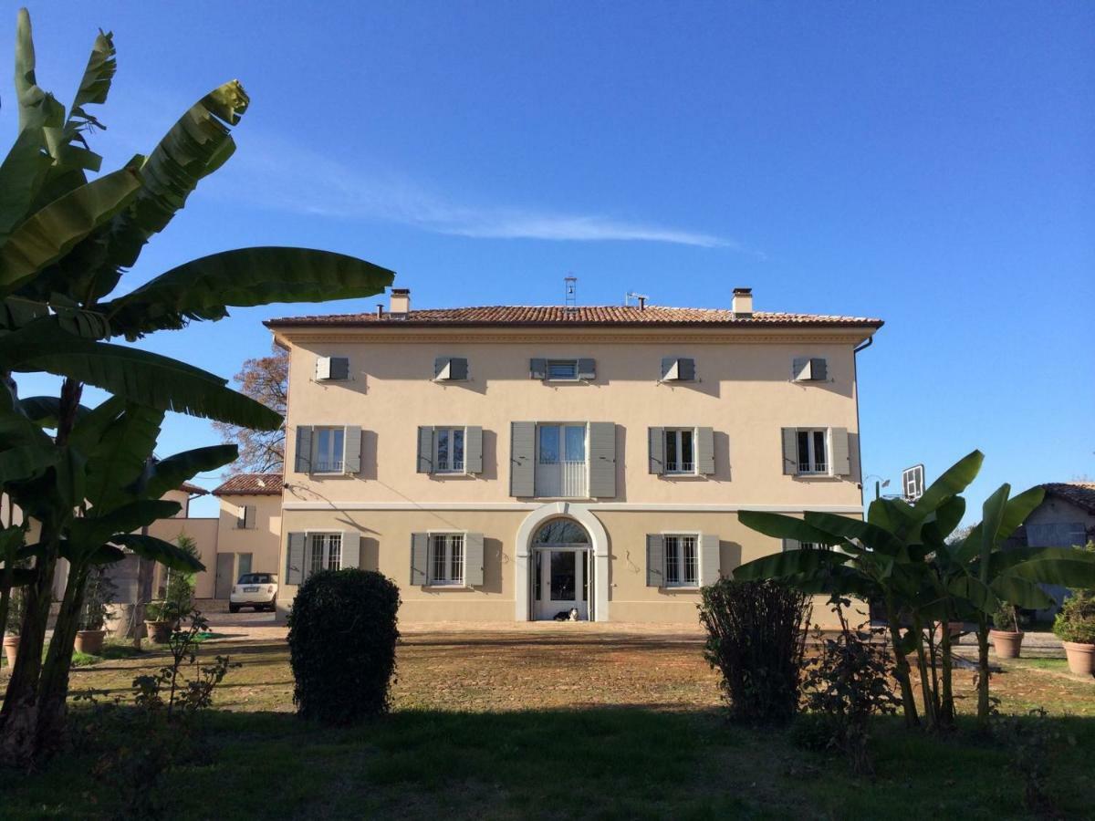 Villa Pacchioni Cavezzo 外观 照片
