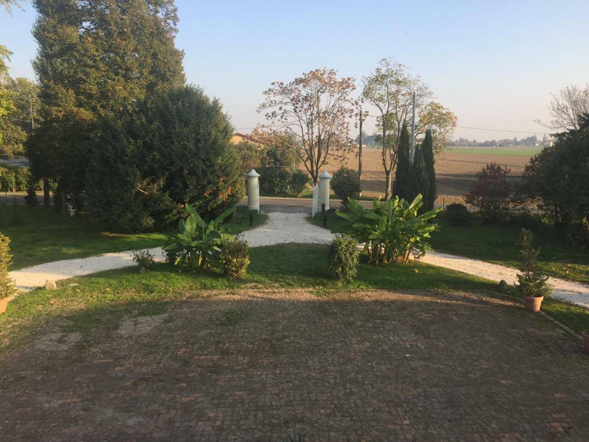 Villa Pacchioni Cavezzo 外观 照片